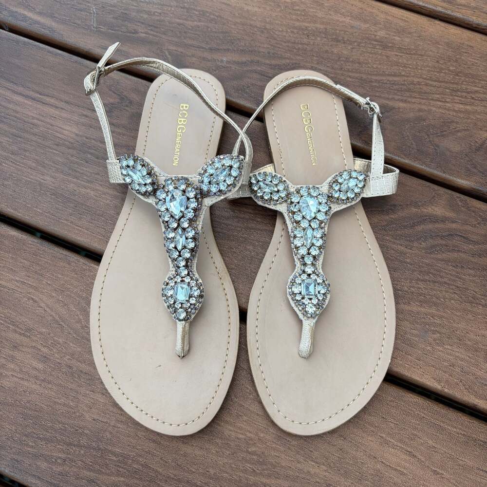 New BCBGeneration Baily Gold Metallic Rhinestone Flat Thong Sandals Size 8.5